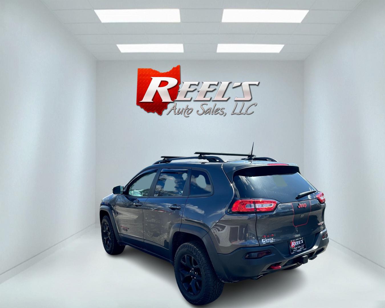 2017 Gray /Black Jeep Cherokee Trailhawk 4WD (1C4PJMBSXHW) with an 3.2L V6 DOHC 24V engine, 9A transmission, located at 547 E. Main St., Orwell, OH, 44076, (440) 437-5893, 41.535435, -80.847855 - Photo#6